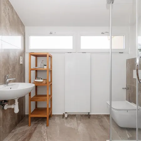 Luxury&Spacious 140M2 Two Floor Rooftop Apartment Prague Exterior photo